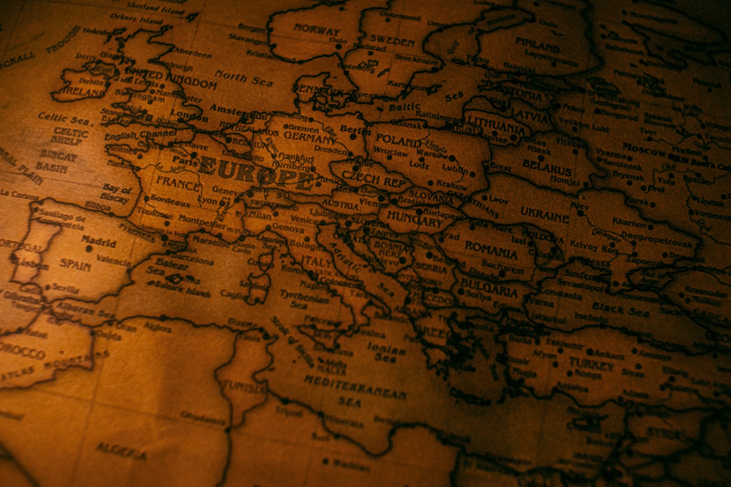 Photo de Nothing Ahead: https://www.pexels.com/fr-fr/photo/voyager-carte-europe-geographie-9494908/