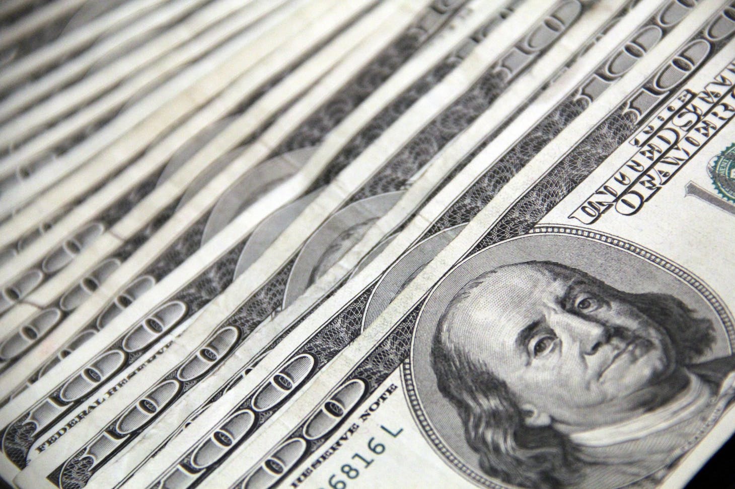 Photo de John Guccione www.advergroup.com: https://www.pexels.com/fr-fr/photo/100-billets-en-dollars-americains-3531895/