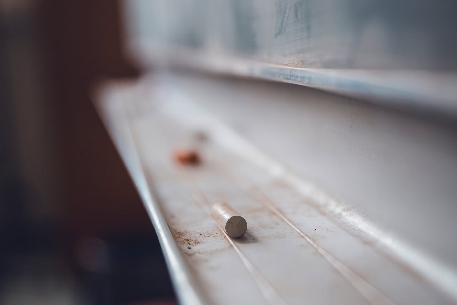 Photo de Markus Spiske: https://www.pexels.com/fr-fr/photo/bois-lumineux-leger-sale-131773/