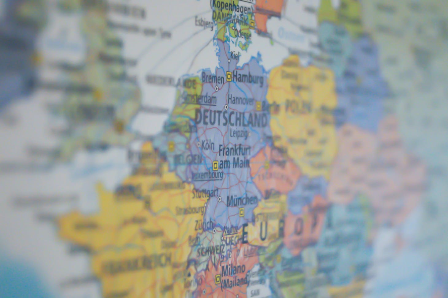 Photo de Pixabay: https://www.pexels.com/fr-fr/photo/illustration-de-la-carte-269790/