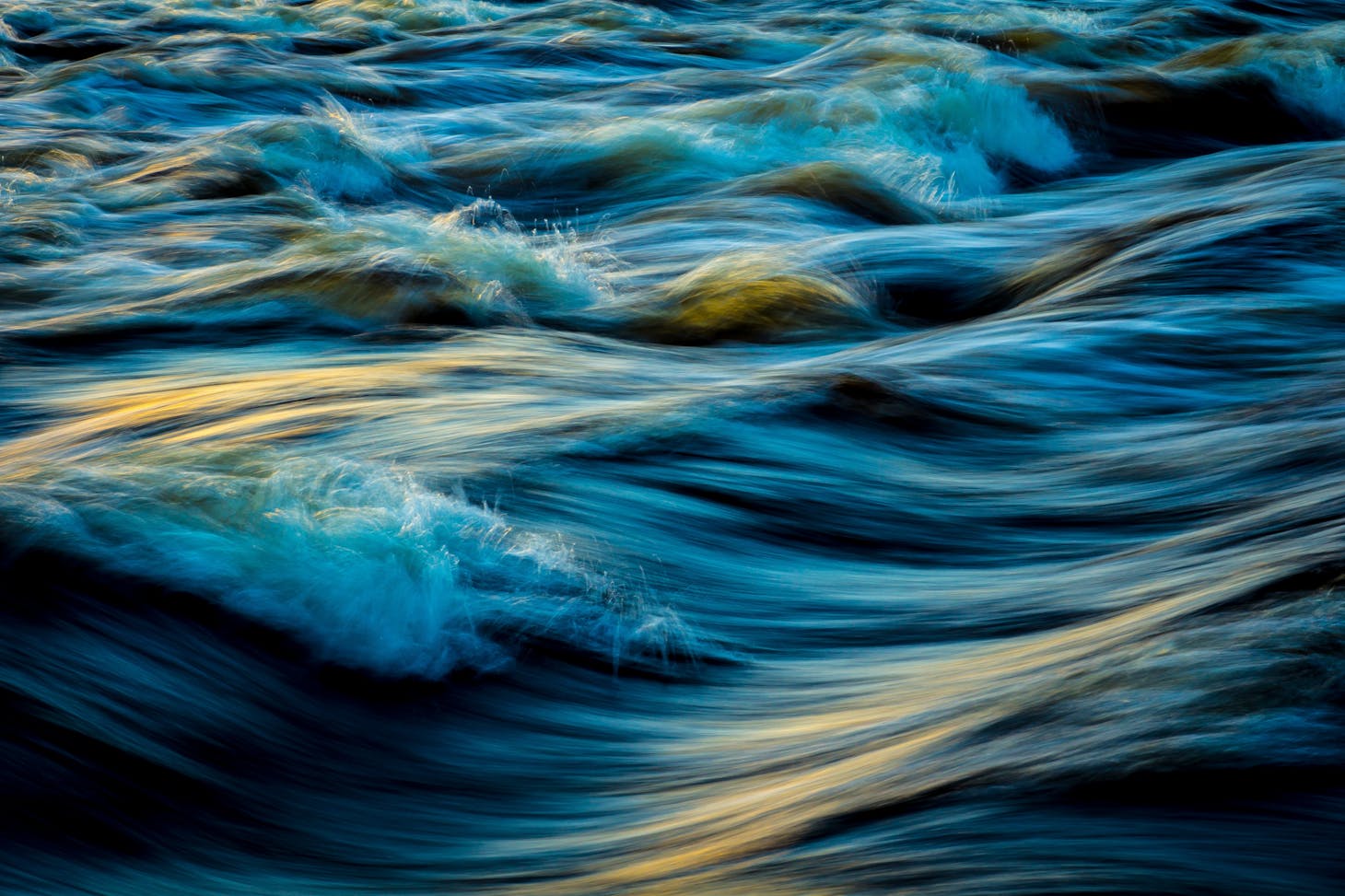 Photo de Pixabay: https://www.pexels.com/fr-fr/photo/macrophotographie-des-vagues-d-eau-355288/